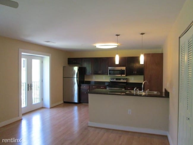 Building Photo - 470 Middle St