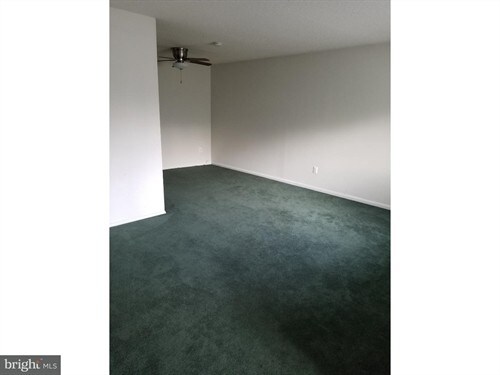 Building Photo - Row/Townhouse, Traditional - LINDENWOLD, NJ