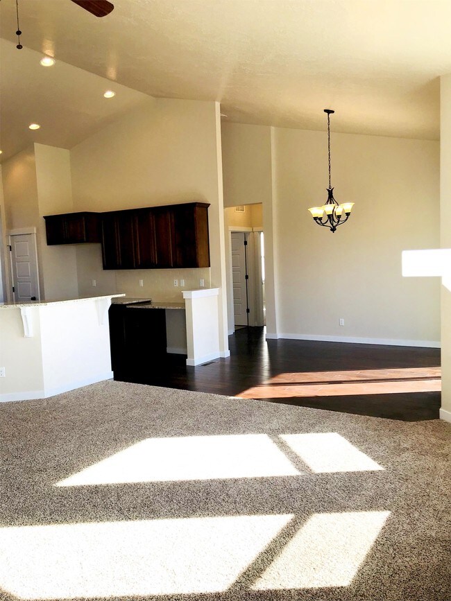 Foto del edificio - 6705 E Thornton St