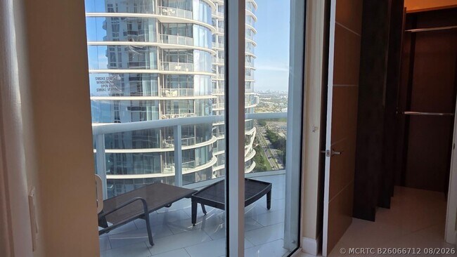 Building Photo - 15811 Collins Ave