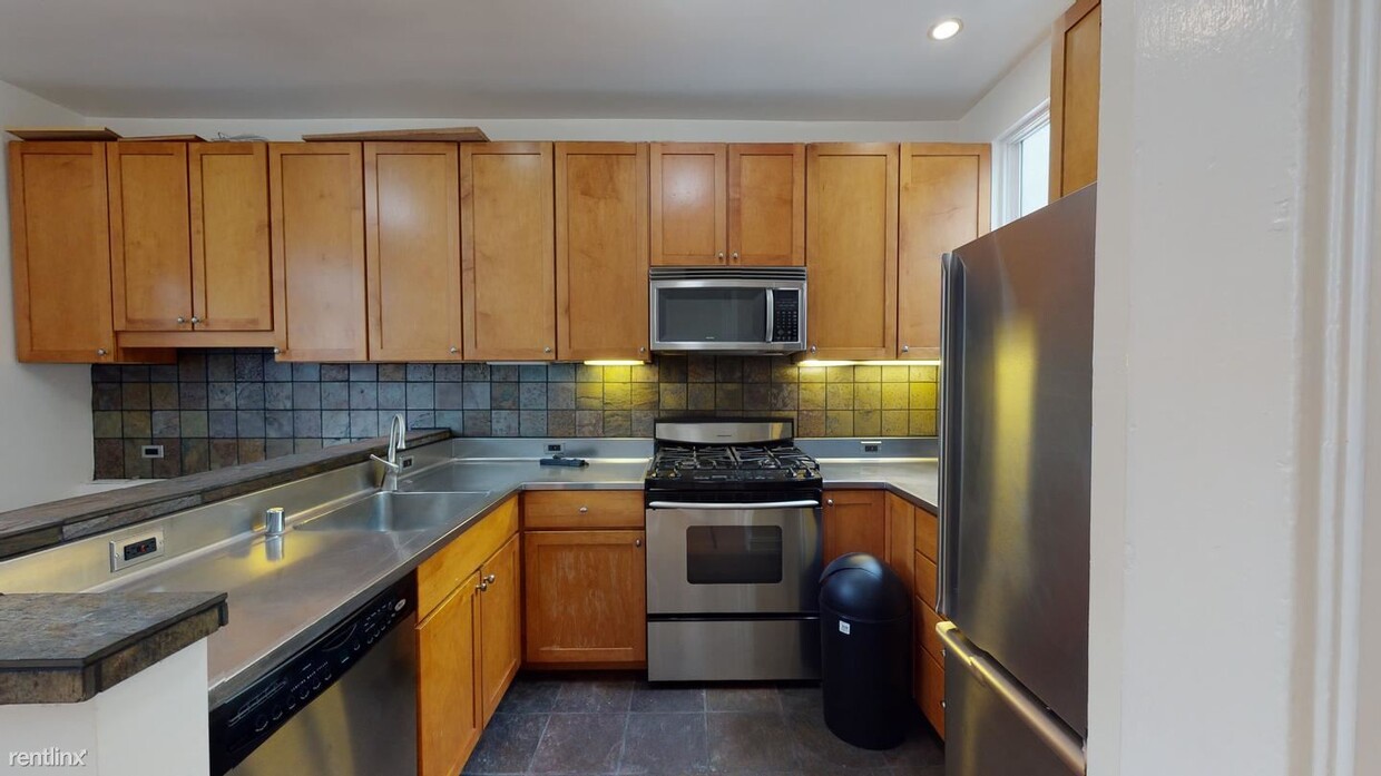 Primary Photo - 1 br, 1.5 bath House - 52 Langton St Gorge...
