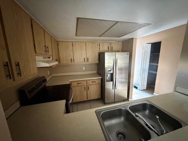 Building Photo - 1040 June Dr