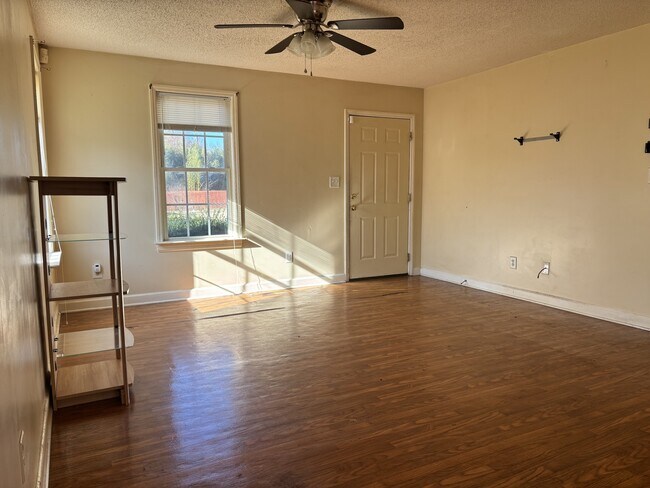 Building Photo - 2406 Kauffman Ct E