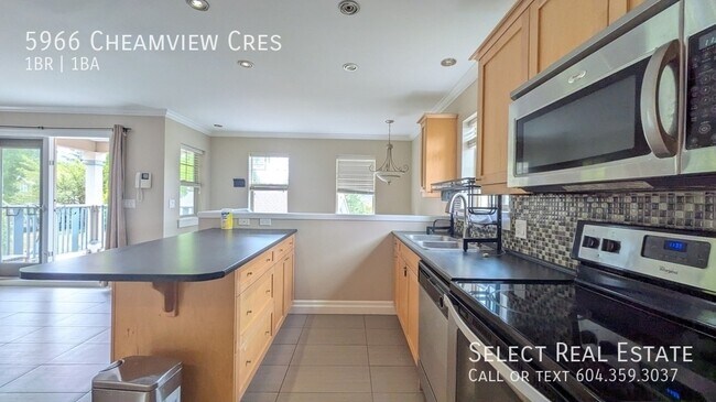 Building Photo - 5966 Cheamview Crescent