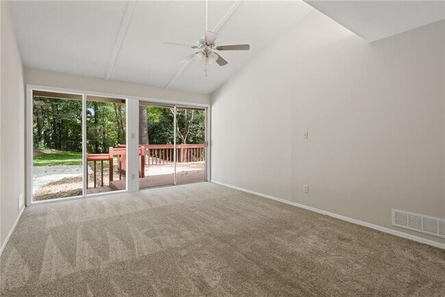 Foto del edificio - 705 Edgewater Dr NW