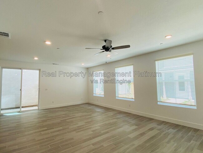 Foto del edificio - 2752 E Tamarind Dr