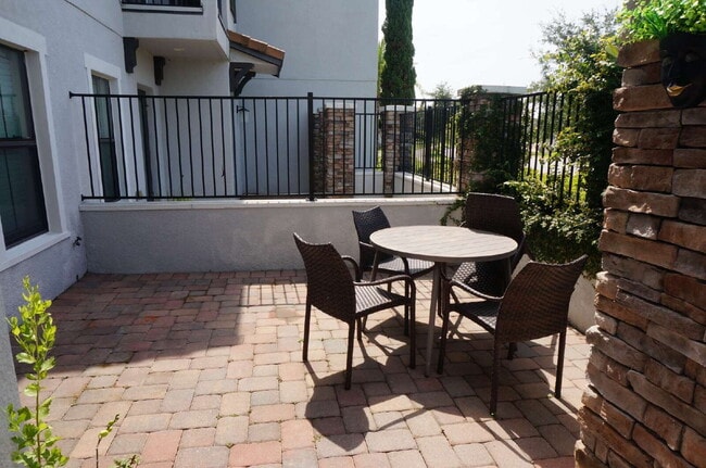 Building Photo - Charming 2-Bed, 2-Bath Townhouse Retreat i...