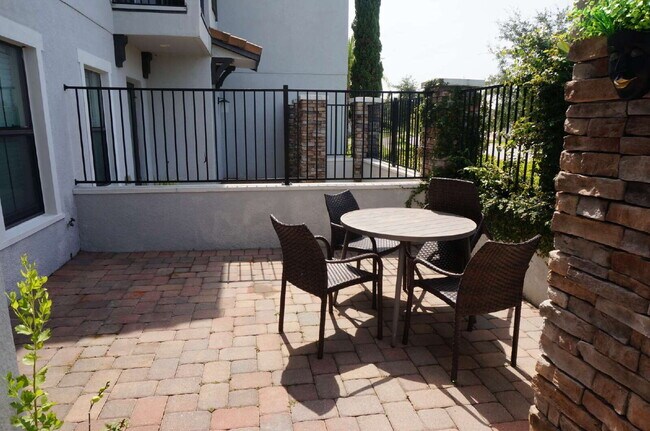 Foto del edificio - Charming 2-Bed, 2-Bath Townhouse Retreat i...