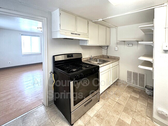 Building Photo - 114 W Brookside St