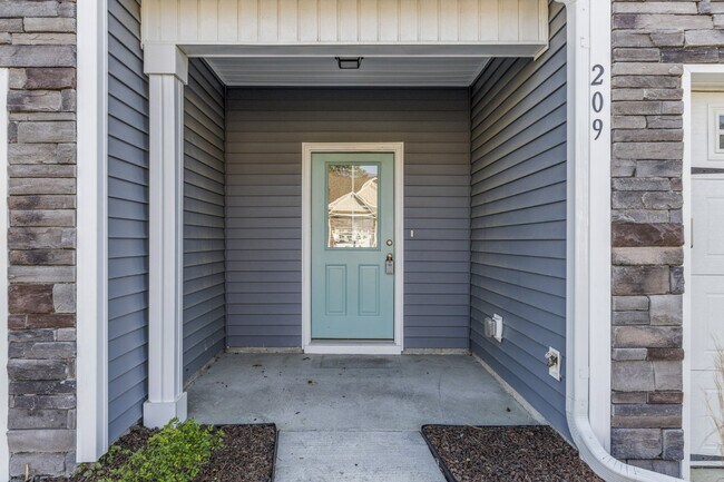 Building Photo - Stonebay Townhome