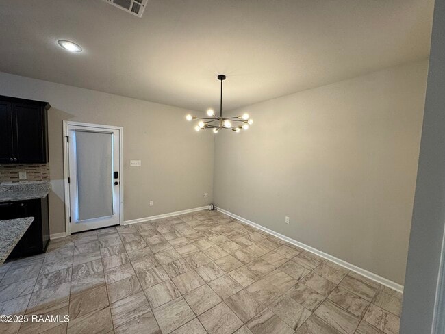 Foto del edificio - 406 Gray Birch Lp