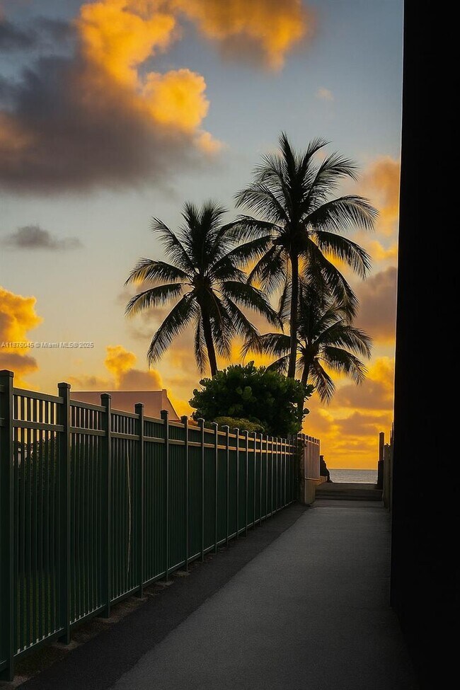 Foto del edificio - 3140 S Ocean Dr