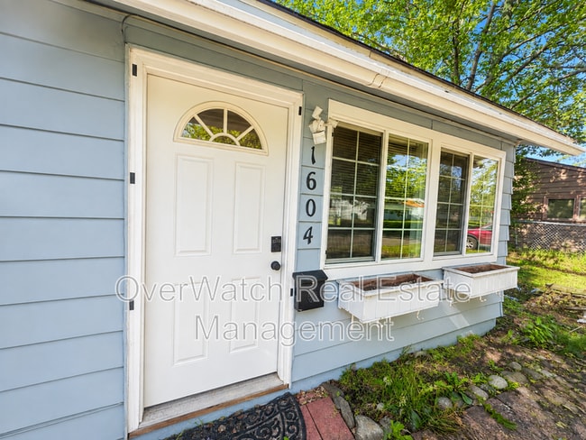 Building Photo - 1604 Elmendorf Dr