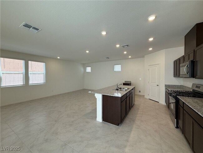Foto del edificio - 9097 Vesey Ave