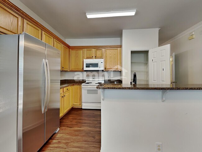 Building Photo - 7495 Sedgebrook Dr E