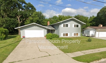 Building Photo - 801 Oak St