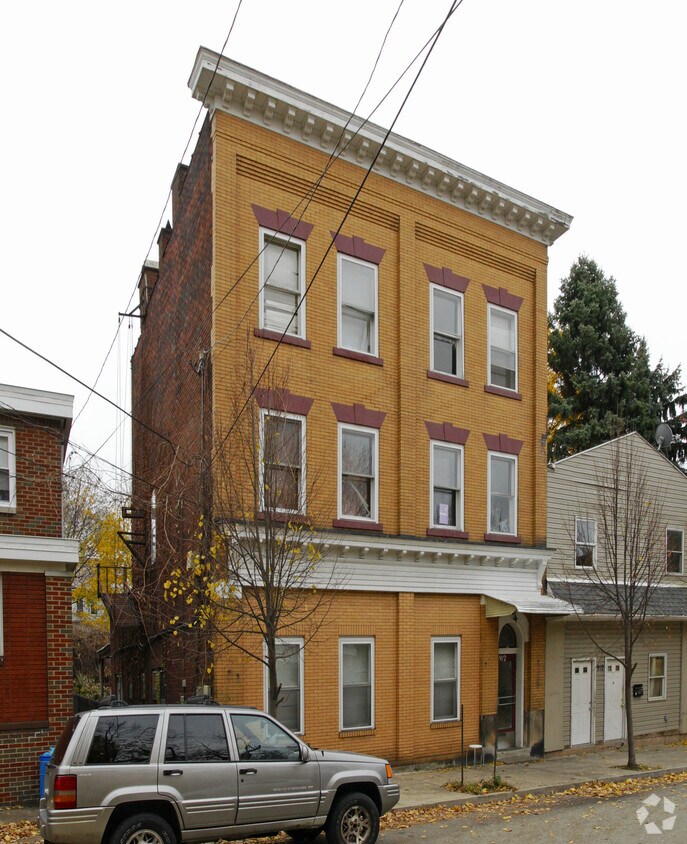 Primary Photo - 912 Portland St