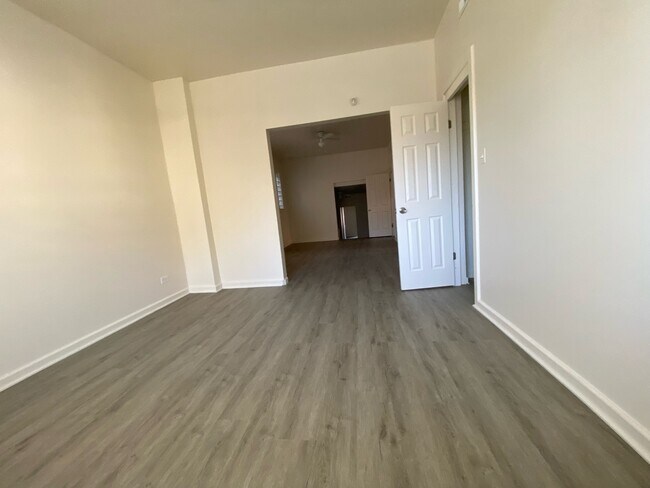 Foto del edificio - 4450 S Wood St