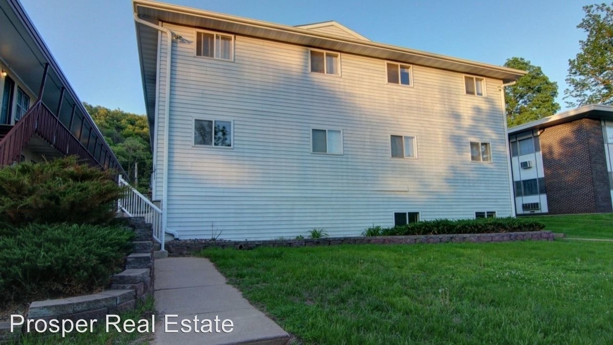 1211 S Dewey St, Eau Claire, WI 54701 Room for Rent in Eau Claire, WI