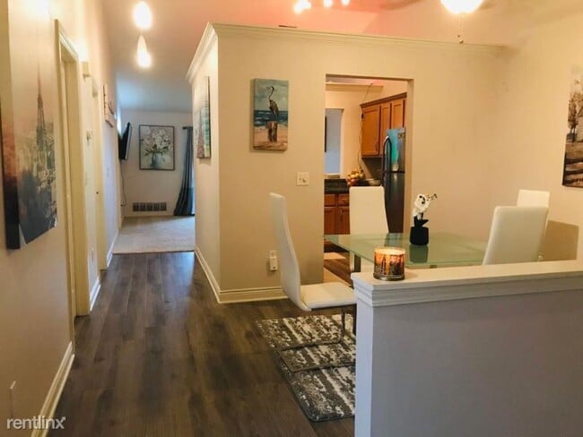 Building Photo - 2 br, 2 bath Condo - 550 Pewaukee Rd