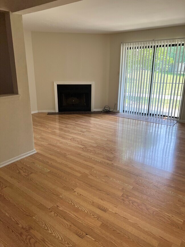 Building Photo - 509 Spruce Dr