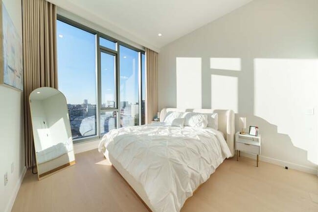 Photo - 35-32 Leavitt St House