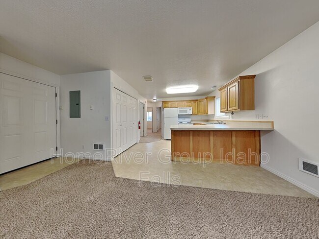 Building Photo - 1374 Midway Ave