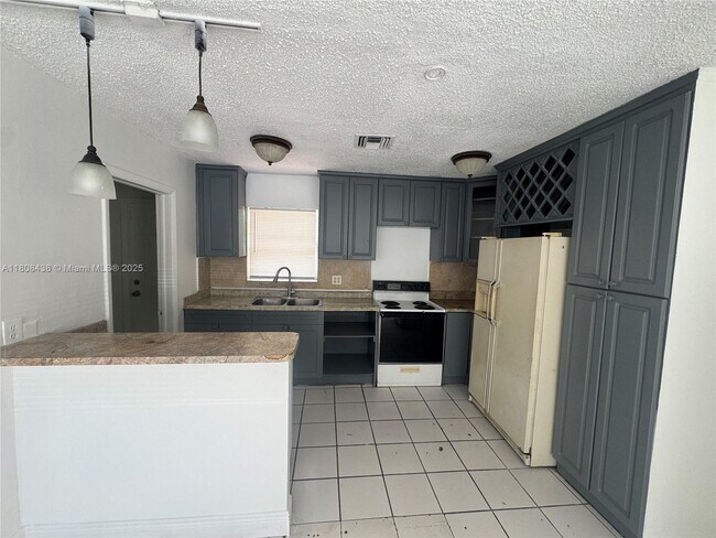 Foto del edificio - 2706 NW 15th Ct