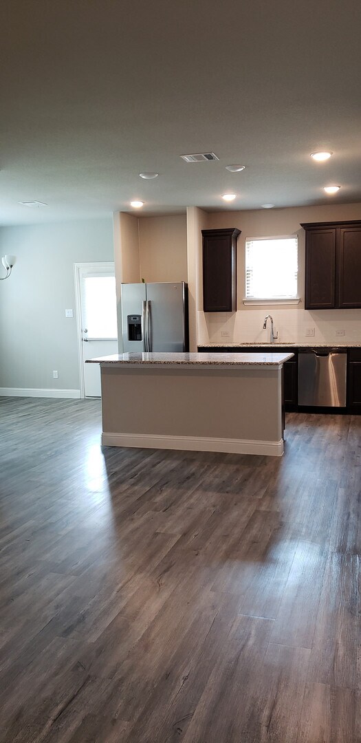 Foto del edificio - 4927 Sanger Cir Dr