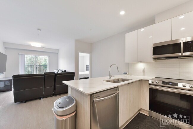 Photo du bâtiment - 2 Bed, 2 Bath Condo for Rent in Langley!