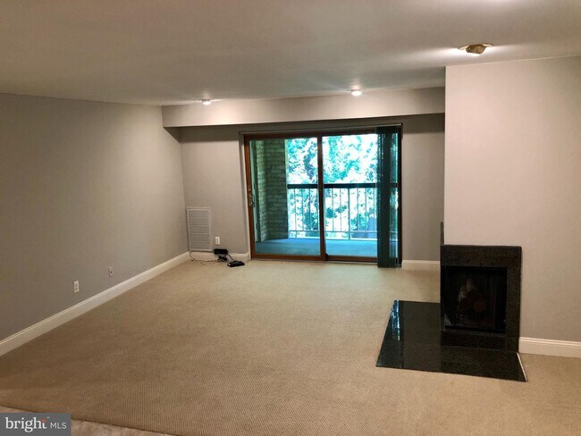 Foto del edificio - 5906 Cove Landing Rd