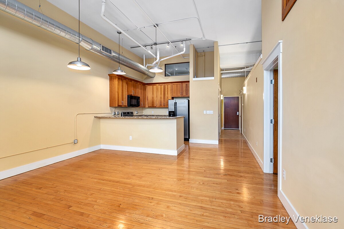 600 Broadway Ave NW Unit 235, Grand Rapids, MI 49504 Condo for Rent