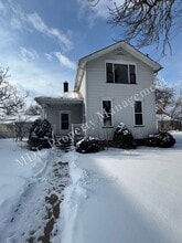 Building Photo - 909 Mackinaw St