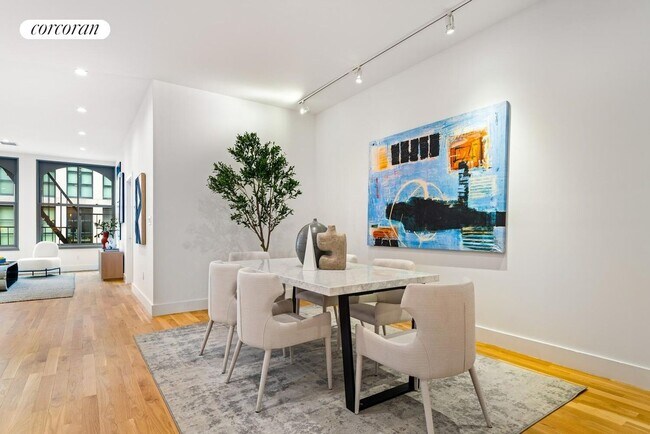 Foto del edificio - 228 W Broadway