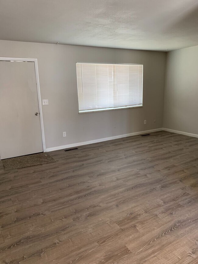 Foto del edificio - Updated 3-Bed, 1.5-Bath Duplex in Central Fort Collins!