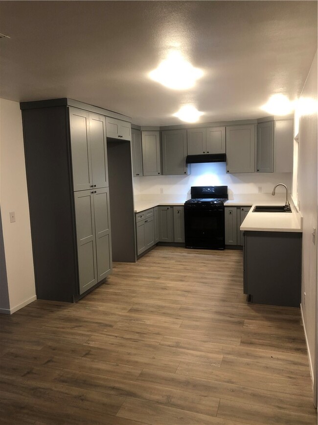 Foto del edificio - 6635 Geranium Pl