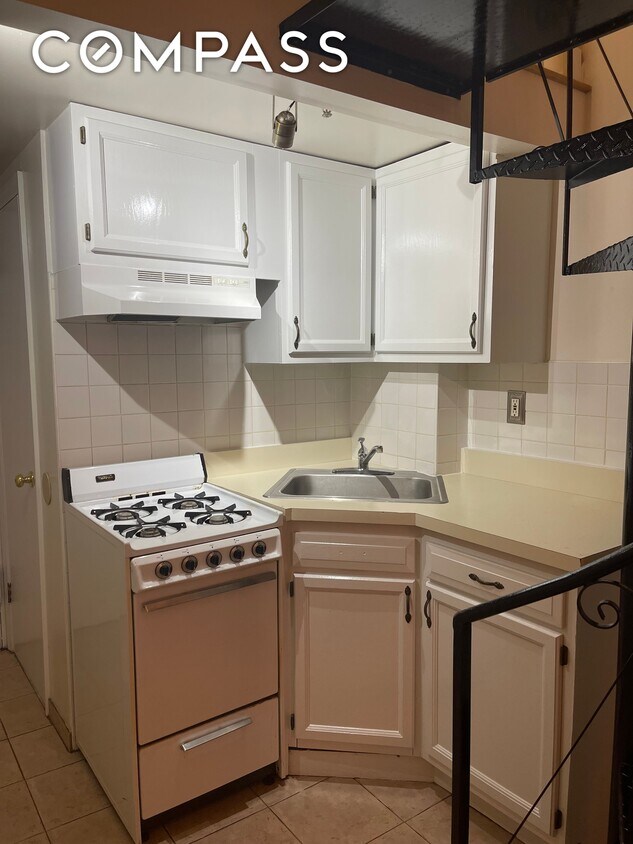 16 Abingdon Square, New York, NY 10014 Townhome Rentals in New York