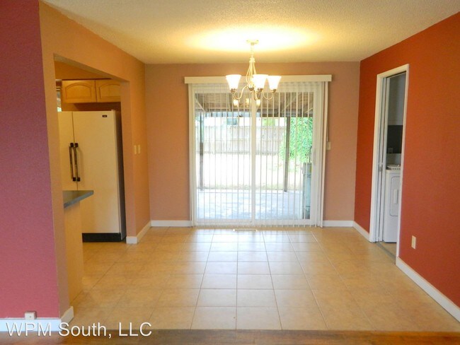 Building Photo - 2 br, 2 bath House - 13920 10th Ave E