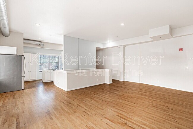 Foto del edificio - 70 W 6th Ave
