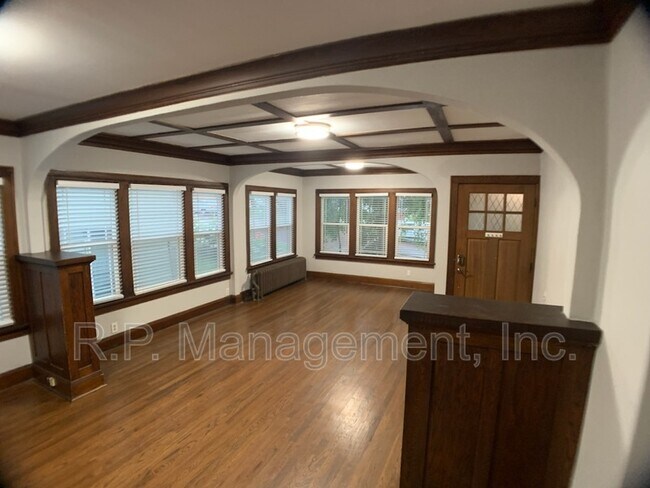Foto del edificio - 1150 Central Ave W