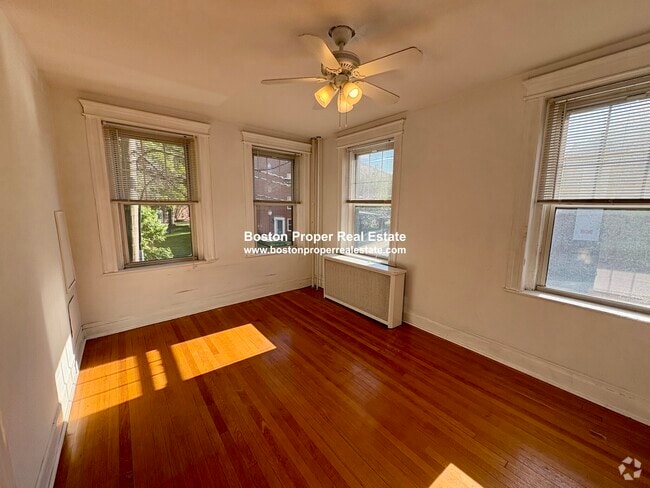 Building Photo - 118 Riverway