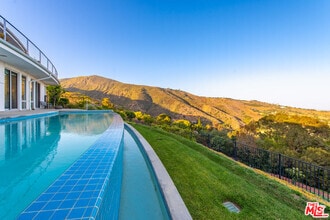 Building Photo - 28405 Via Acero