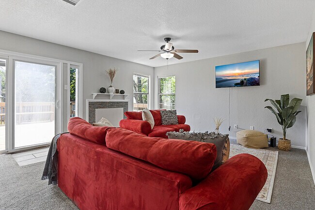 Building Photo - 12342 Thompkins Dr