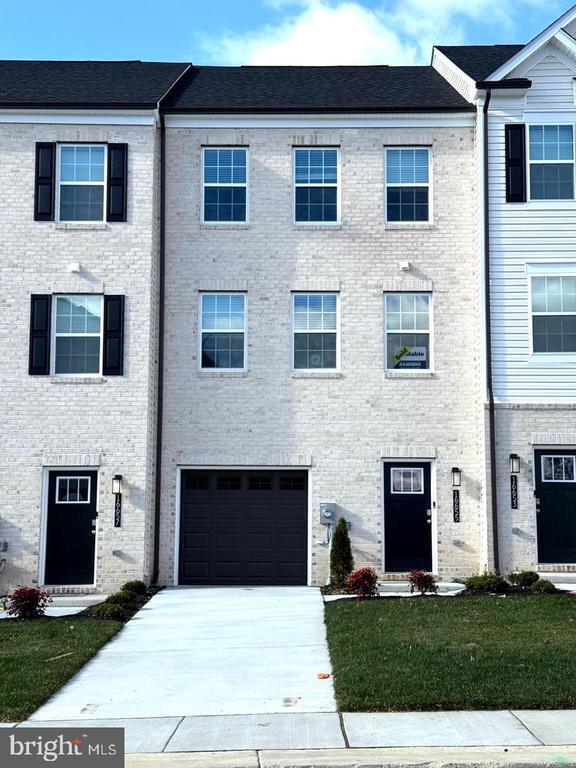 Building Photo - 16525 Green Glade Dr