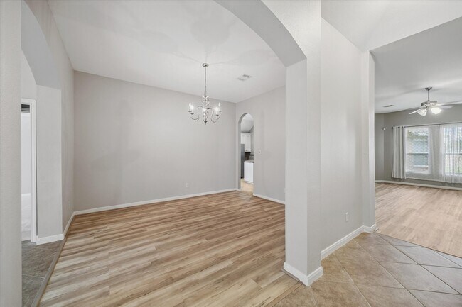 Foto del edificio - 14923 Barton Grove Ln