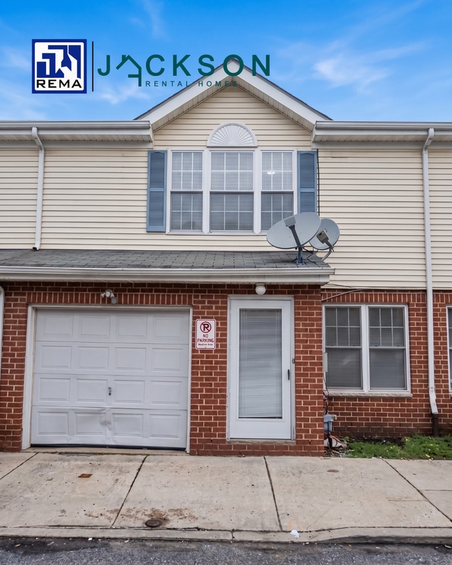 Photo - 2718 Titan St, House