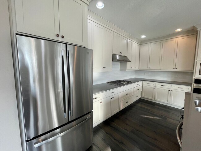 Building Photo - Beautiful Single Story Home!! 3 bed/2 bath...