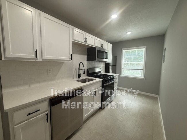 Building Photo - 6425 Brookside Rd
