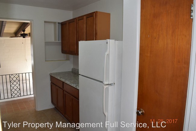 Building Photo - 117 Maplewood Dr