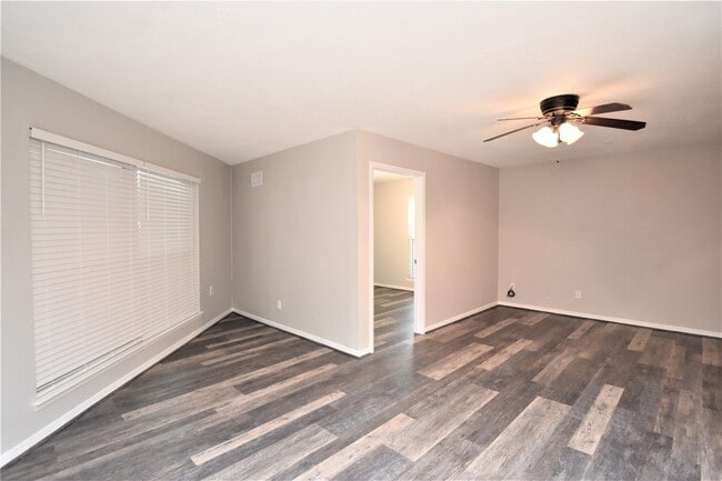 Building Photo - 909 FM 517 Rd E